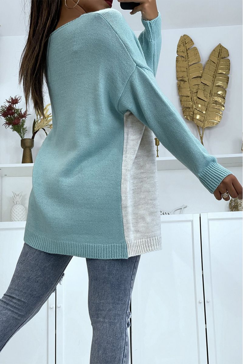 Oversized V-neck sweater with asymmetrical water green pattern - 4