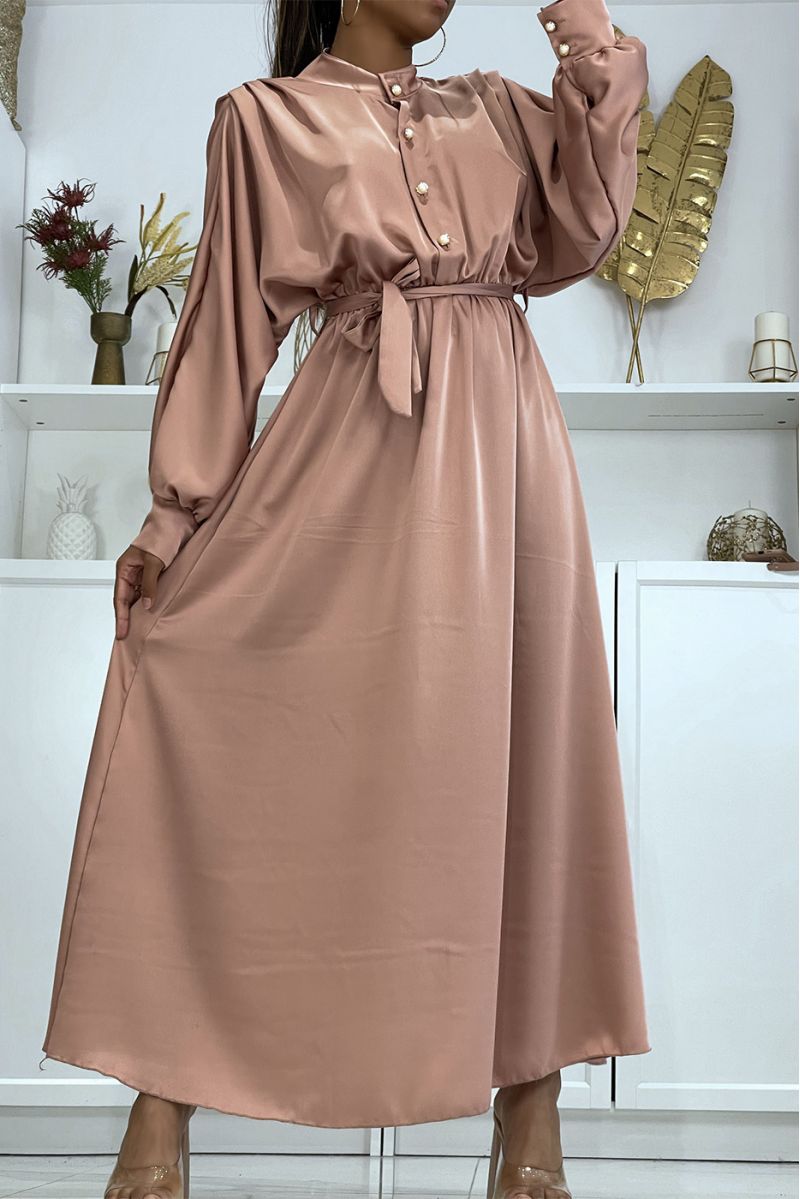 Lange roze satijnen jurk met lange mouwen - 1