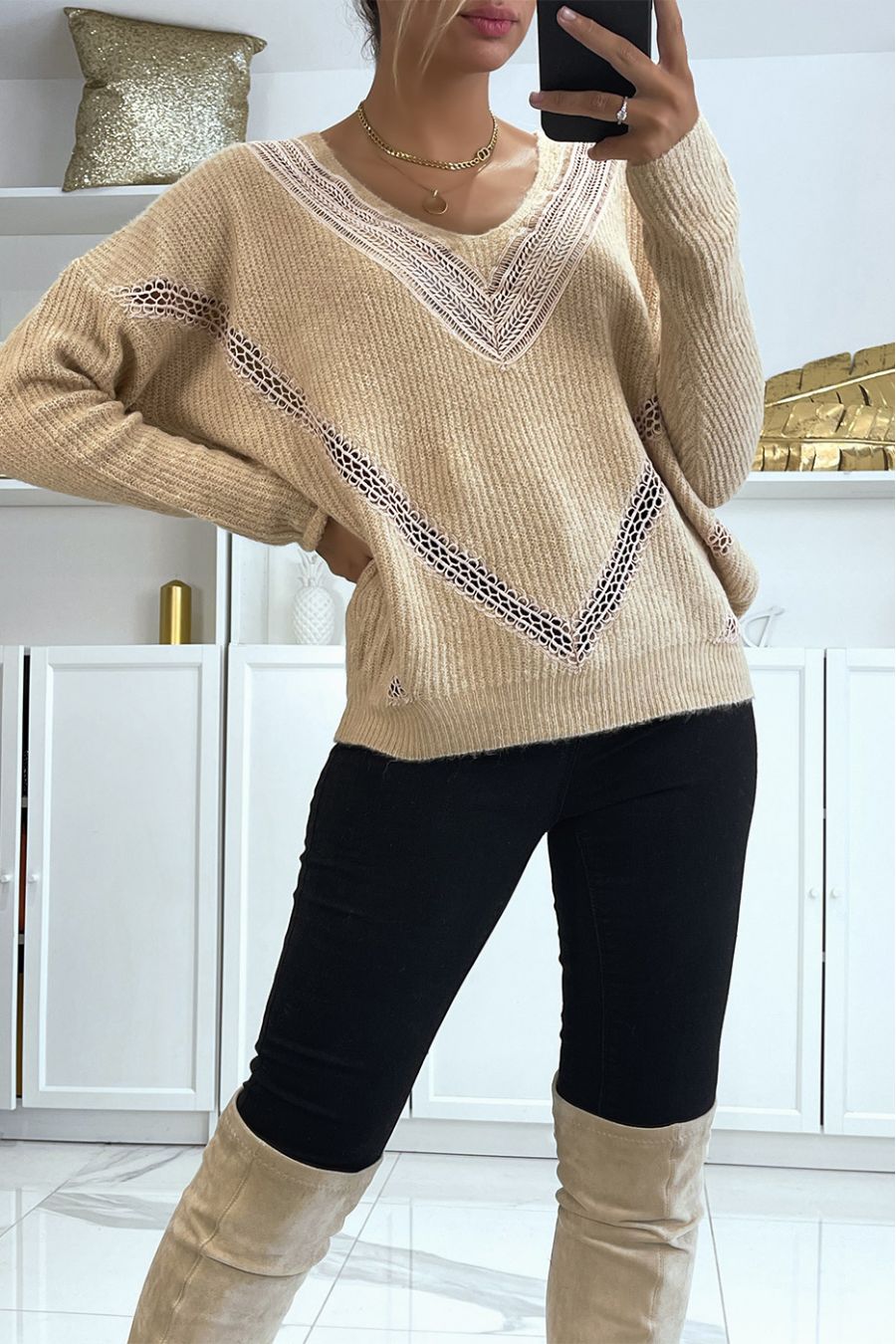 V-neck sweater with shiny checkered pattern