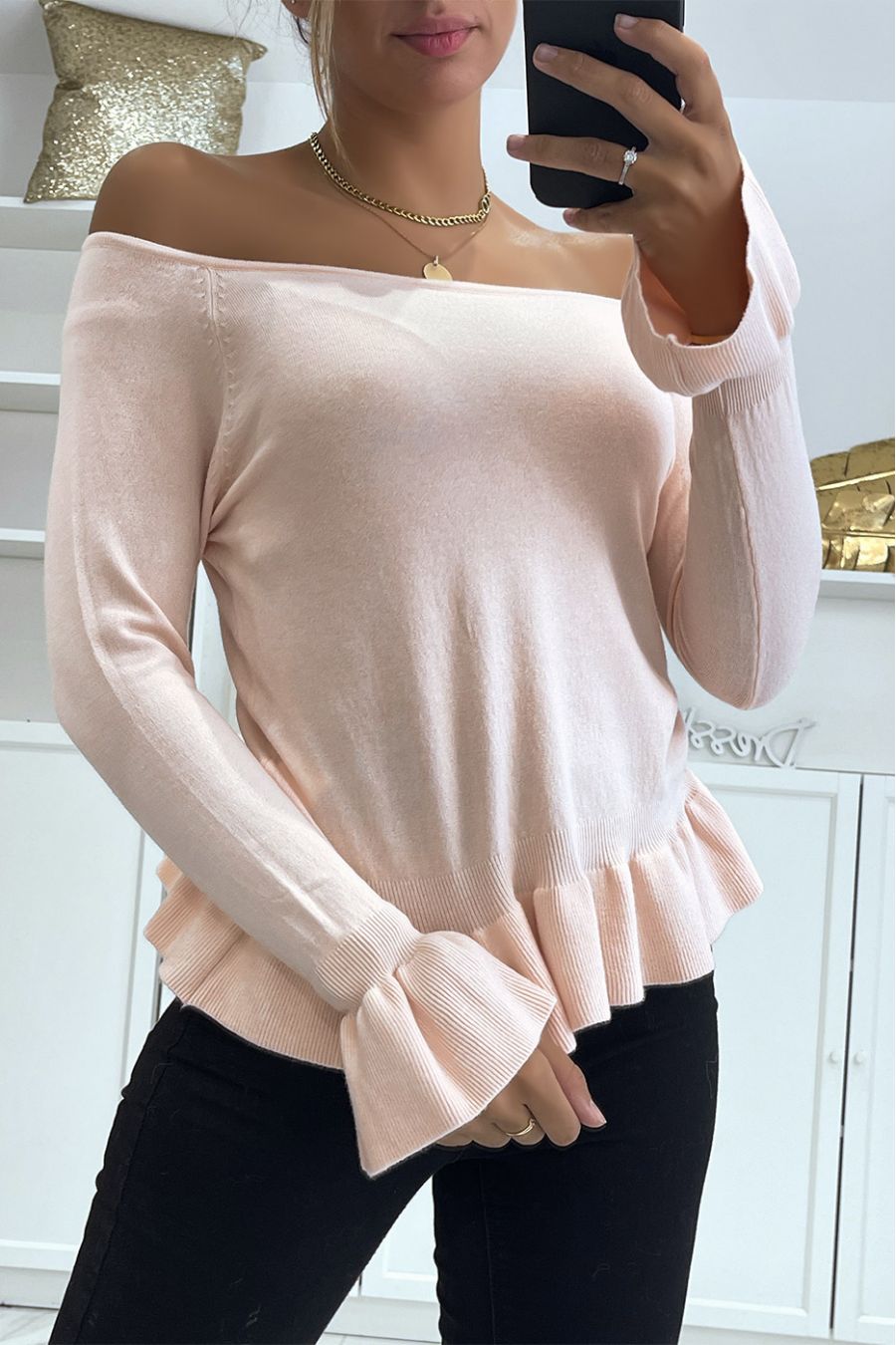 Pull rose à volant dans une douce matière extensible