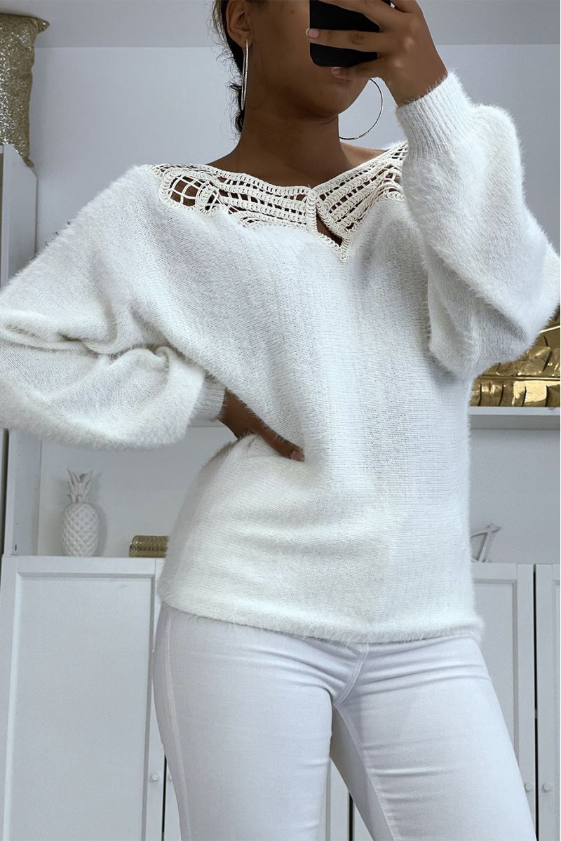 Very soft white sweater with dropped shoulders and openwork details at the collar - 4