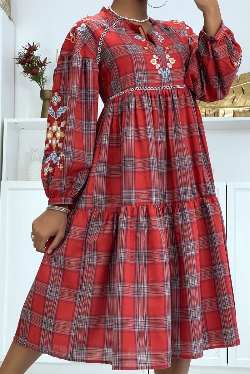 Red tartan dress with embroidery - 3