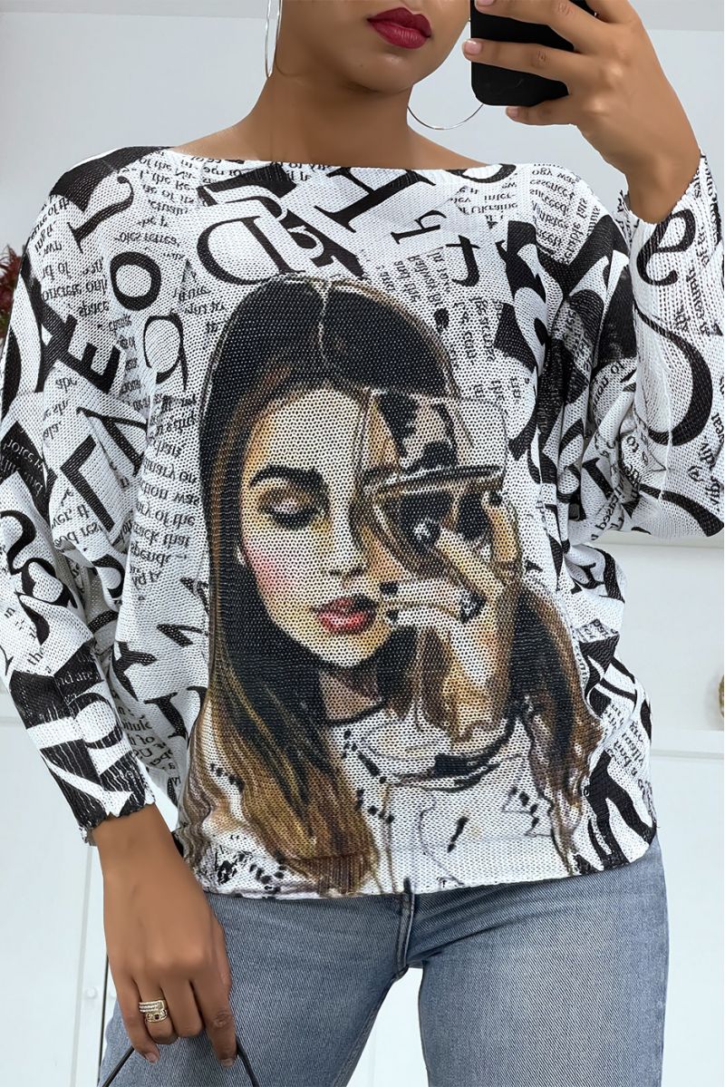 Witte oversized lichte trui met print in tijdschriftstijl en vrouwengezicht  - 2