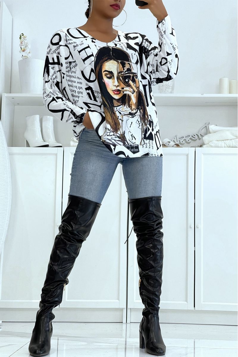 White very soft oversized light sweater with print Woman with glass of wine - 3