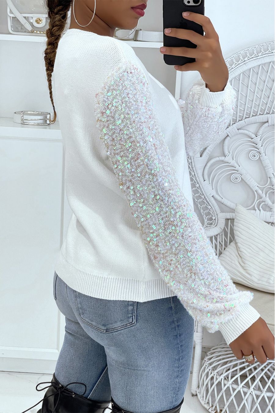 Very soft white sweater with sleeve lined with lace and sequins - 2