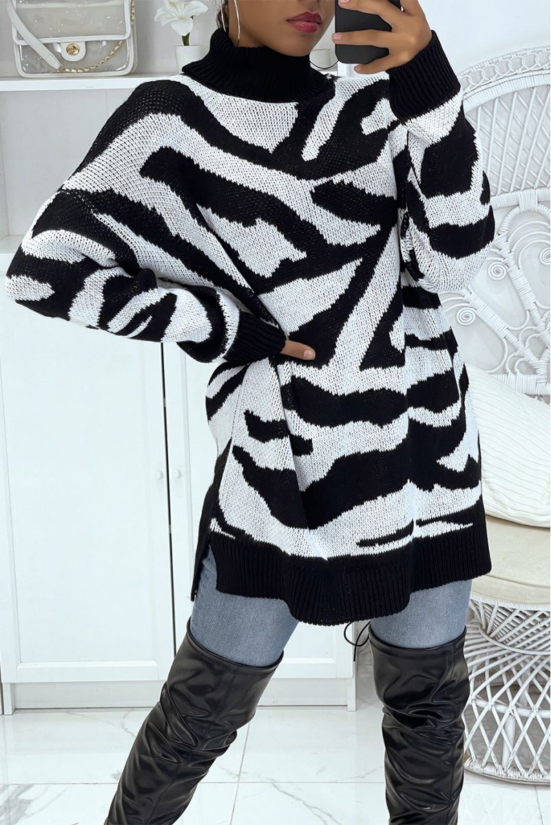 Black sweater dress with turtleneck and zebra print - 2