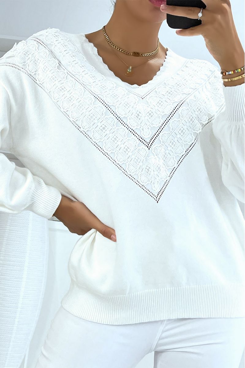 Women's white V-neck sweater with lace pattern - 3