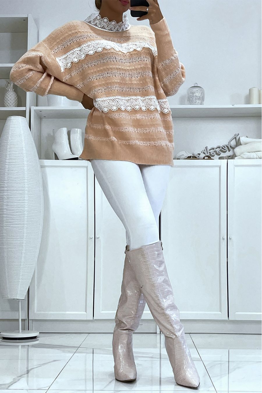Women's pink sweater with round neck and lace - 5