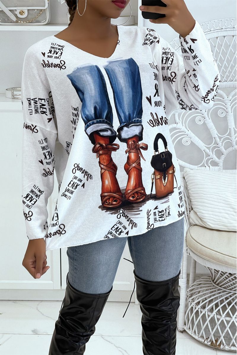 Pull col V léger oversize très doux blanc avec dessin mode.    - 1