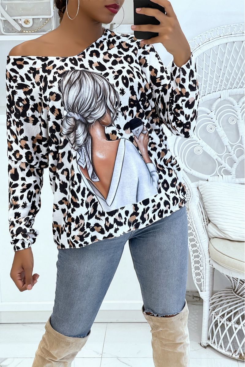 Light, oversized V-neck sweater with leopard print and women's design - 1