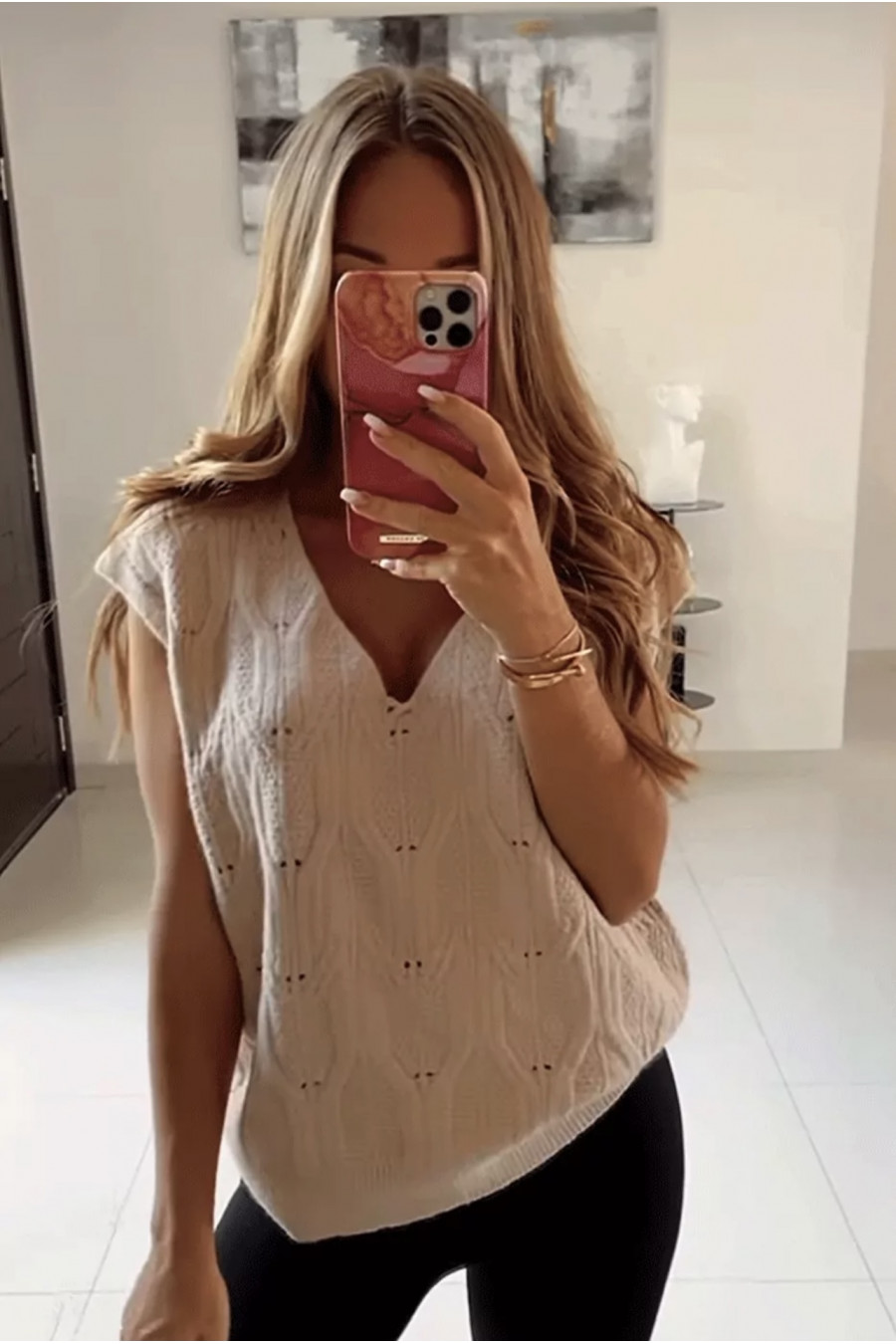 Camel mouwloze trui met V-hals en mooi gevlochten patroon - 6