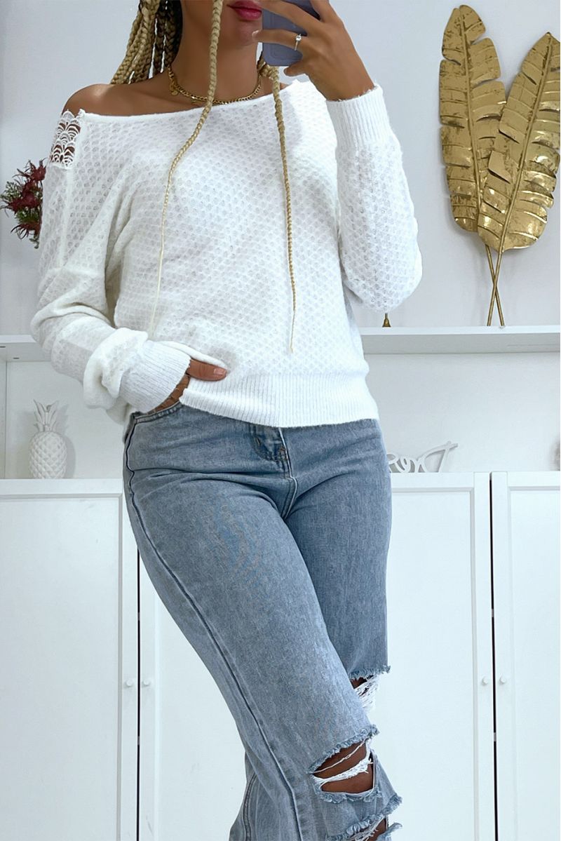 Lightweight white sweater with round neck and open back lace - 3