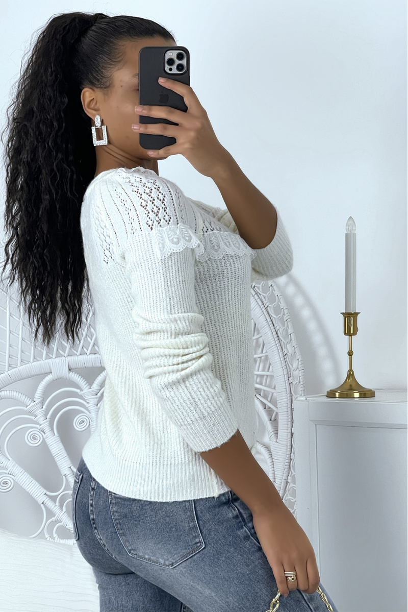 White sweater with round neck and ruffles classic vintage style - 3