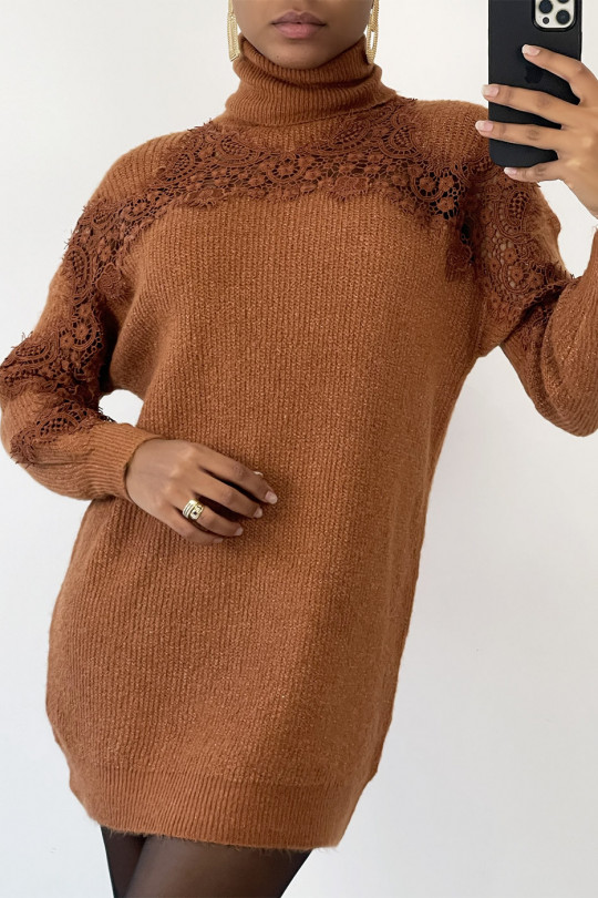 Long camel turtleneck sweater with openwork embroidery details - 5