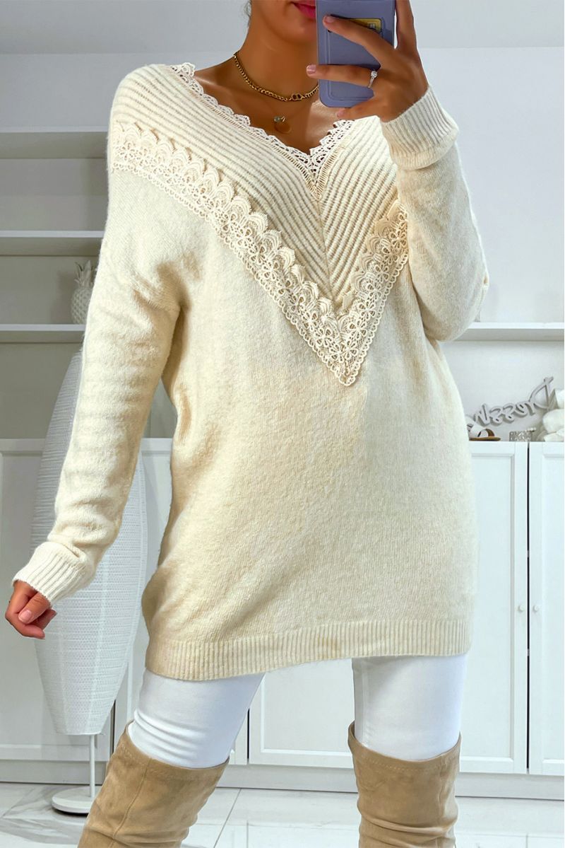 Oversized beige sweater with pretty v-neck with embroidery details - 2