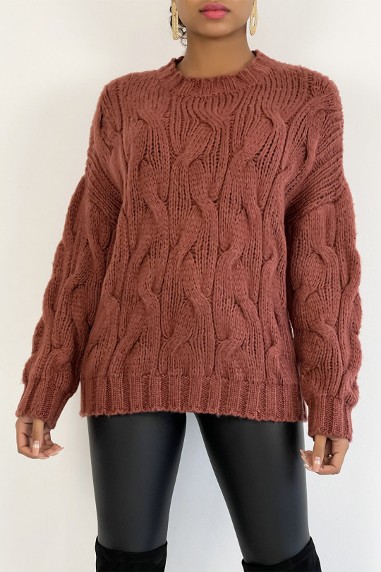 Warm oversize sweater in large braided cognac knit