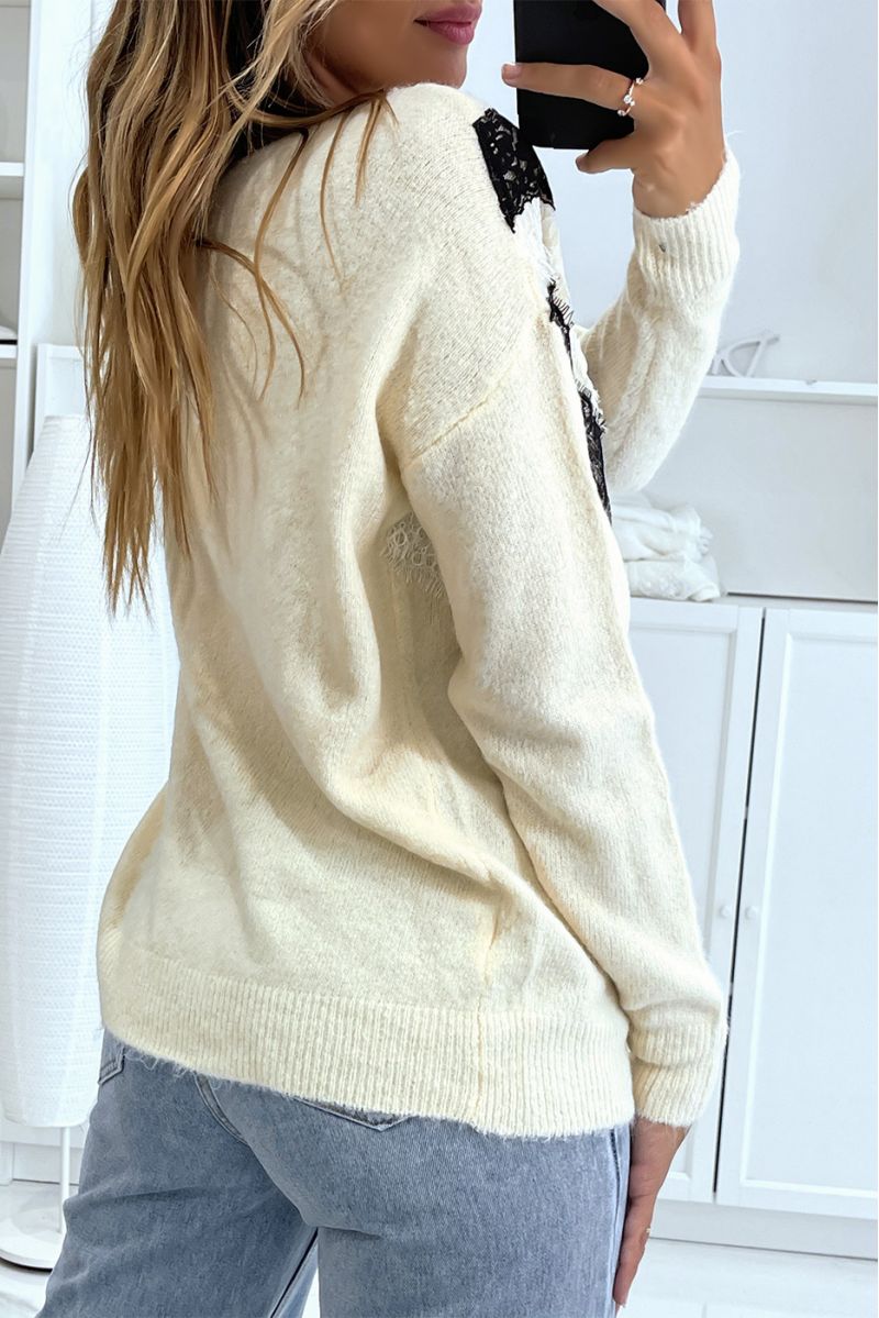 Soft beige sweater with round neck and lace pattern - 3