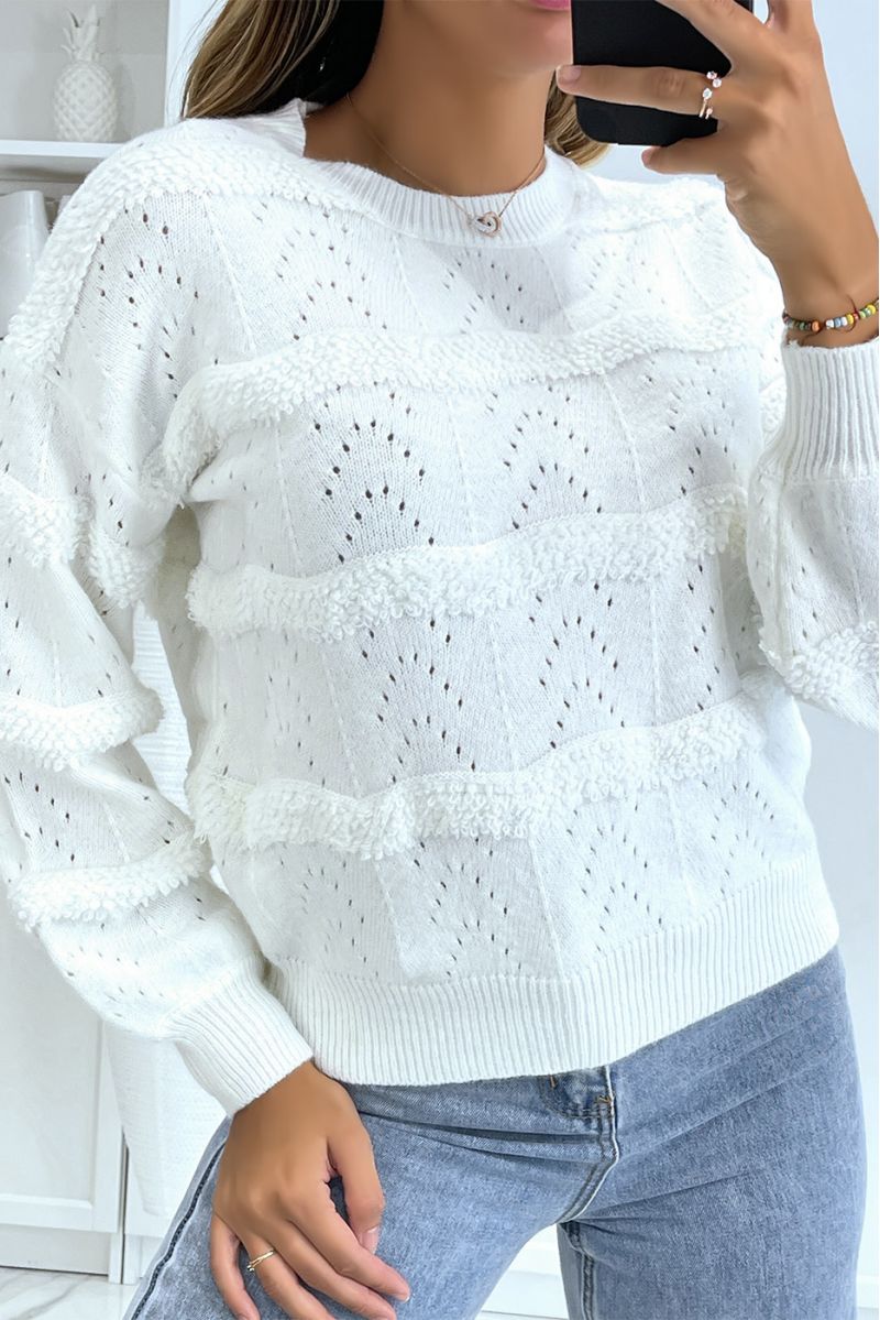 Short and fluid white sweater with long sleeves, round neck and horizontal wool effect pattern - 1
