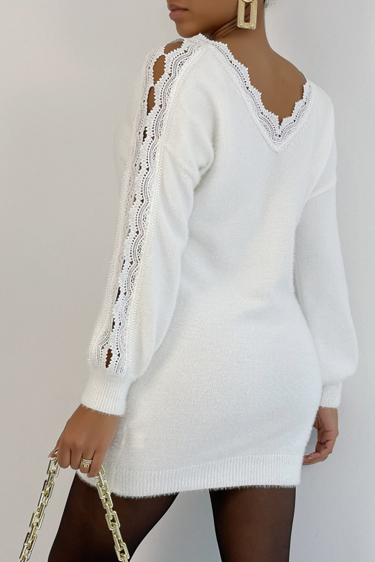 Soft long white V-neck sweater with openwork along the arms - 5