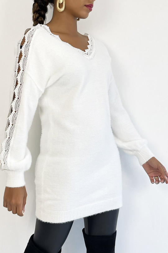 Soft long white V-neck sweater with openwork along the arms - 12