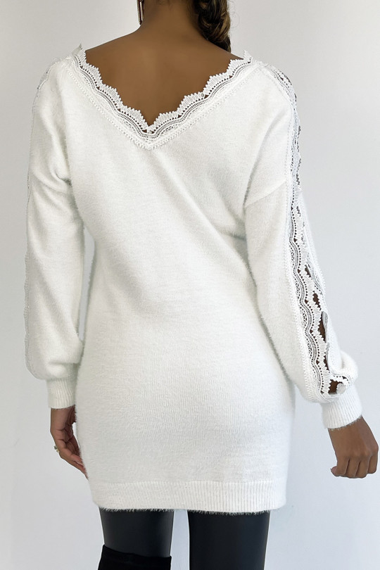Soft long white V-neck sweater with openwork along the arms - 13