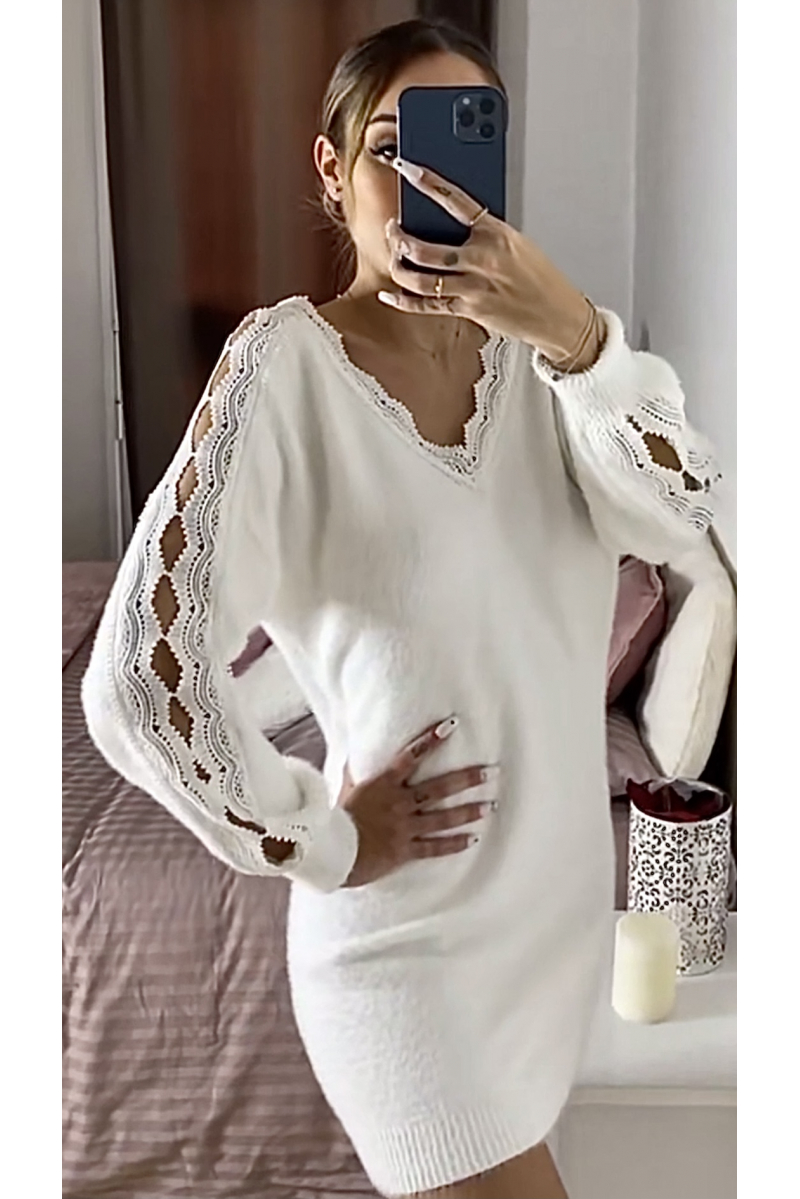Soft long white V-neck sweater with openwork along the arms - 15