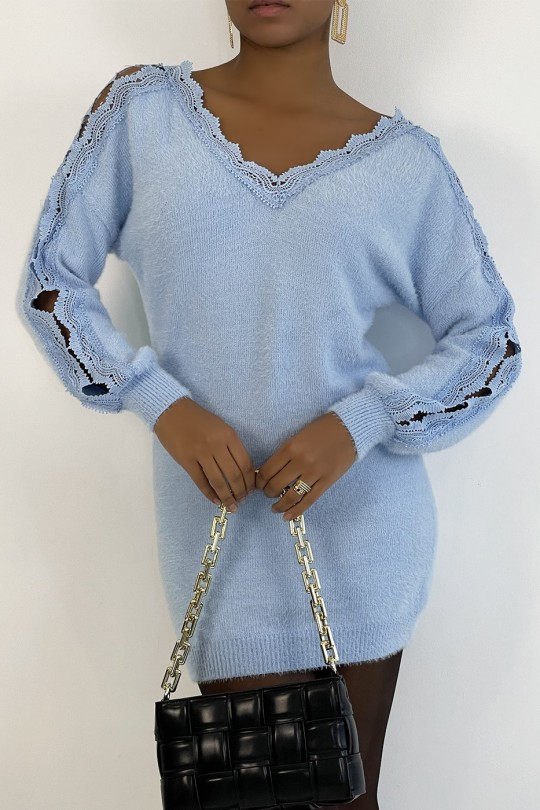 Soft long blue V-neck sweater with openwork along the arms - 5
