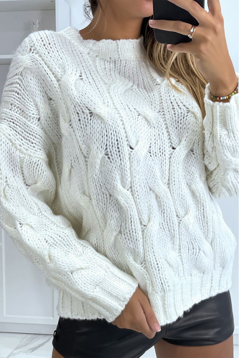 Warm oversize sweater in chunky white braided knit