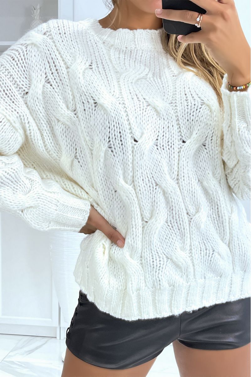 Warm oversize sweater in chunky white braided knit