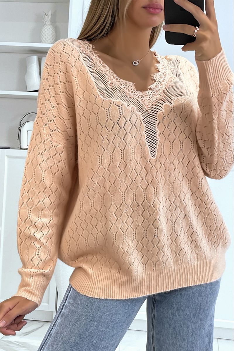 Falling and very soft pink sweater with pretty lace pattern on the bust - 2