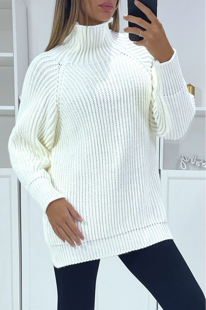 Big thick white sweater over size and stand-up collar - 2