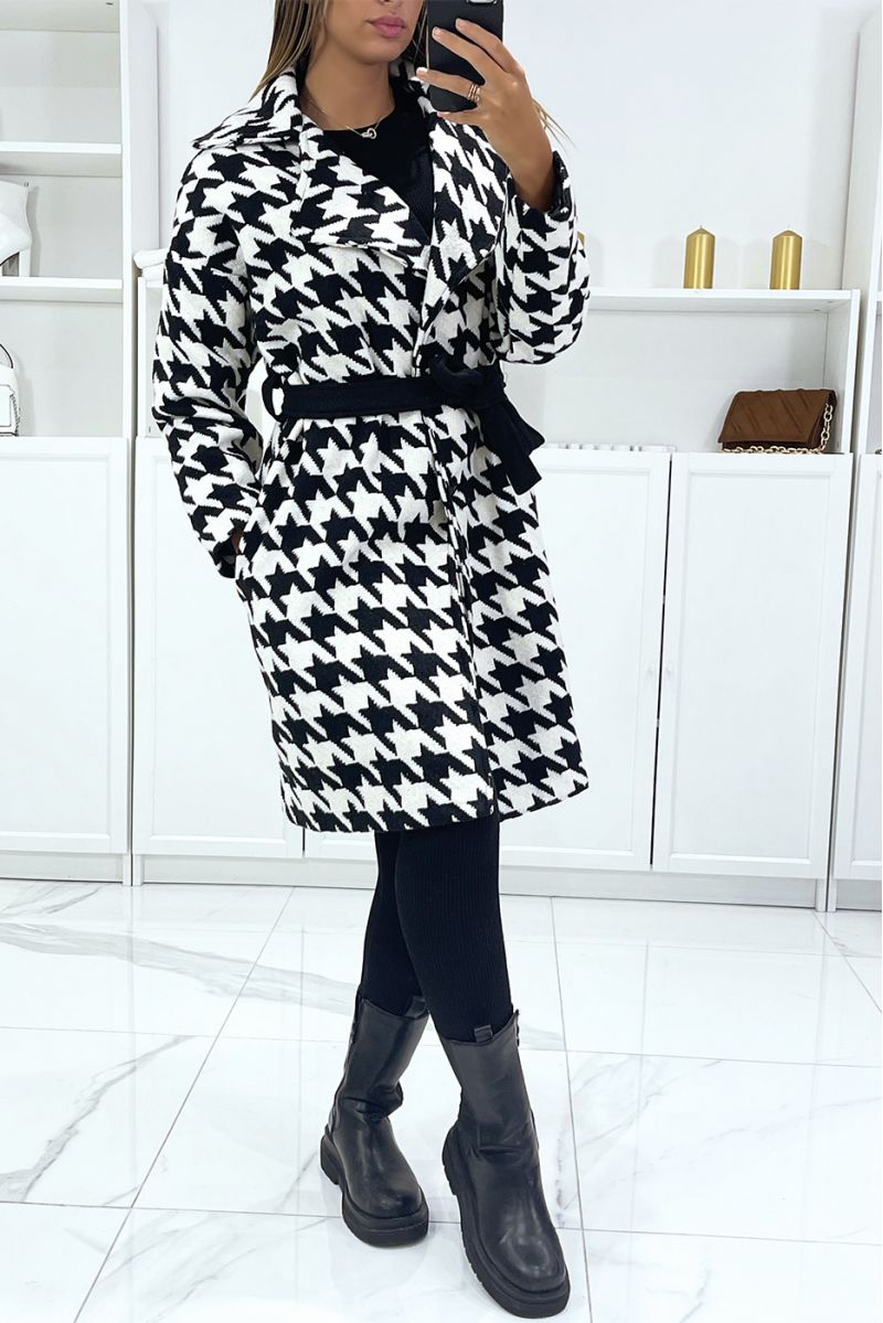 Long black and white coat lined with houndstooth pattern with pockets and belt - 3