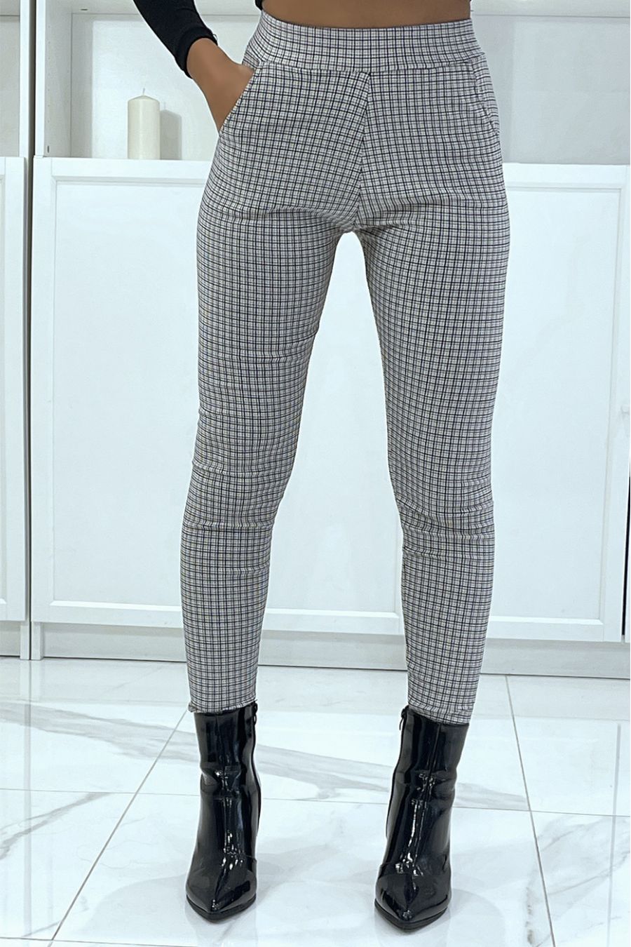 Pantalon slim marine et beige avec poches et joli motif pied de poule - 2