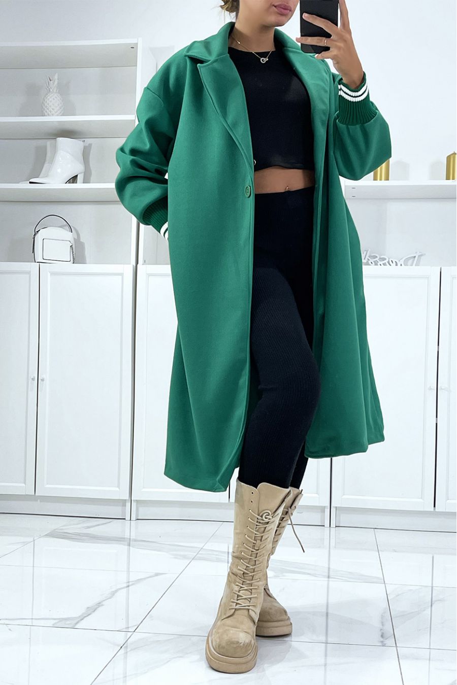 Lange oversized jas in groen met ribbels op de mouwen