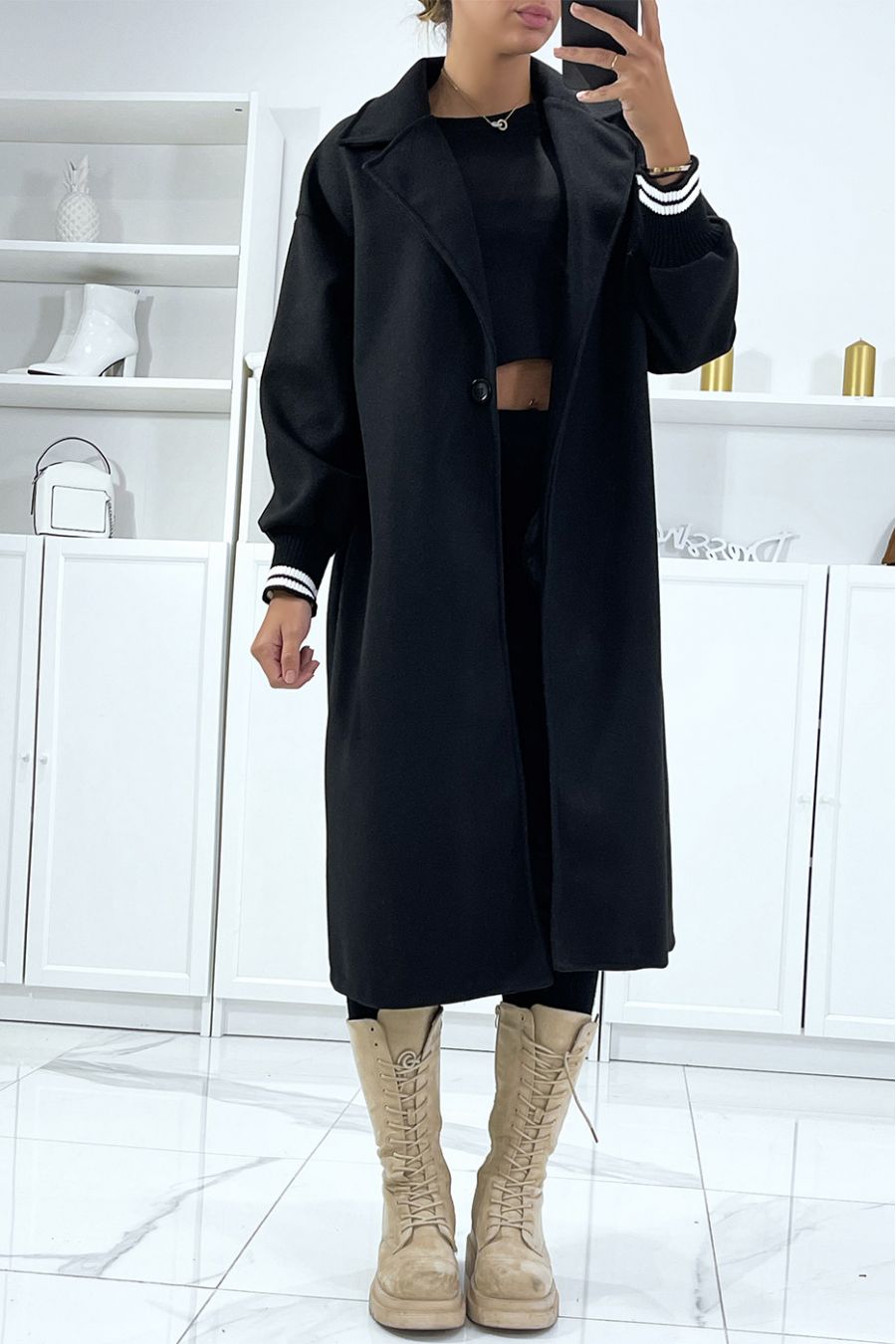 Lange oversized jas in zwart met ribbels op de mouwen