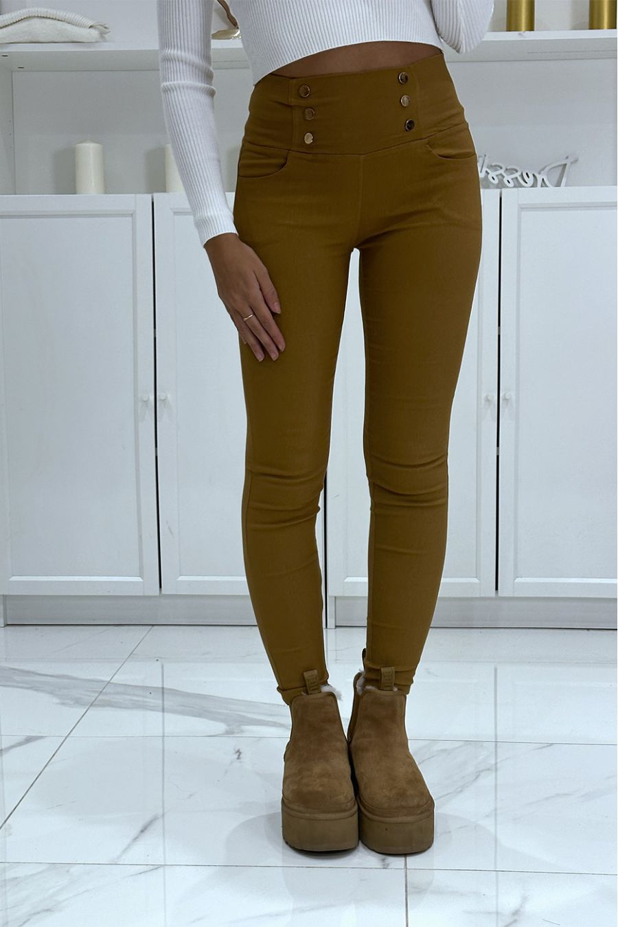 Stretch camel slim pants with high waist and golden buttons and pockets - 4