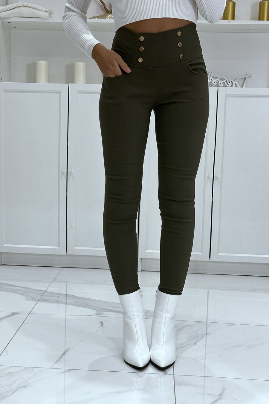 Stretch khaki slim pants with high waist and gold buttons and pockets - 1