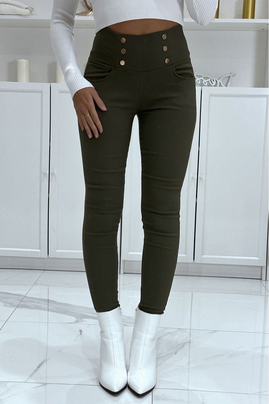 Pantalon slim kaki extensible à taille haute et boutons dorés et poches - 2