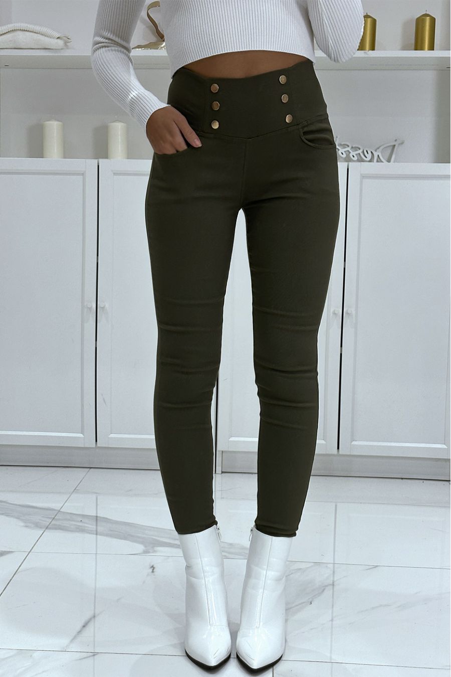 Pantalon slim kaki extensible à taille haute et boutons dorés et poches - 4