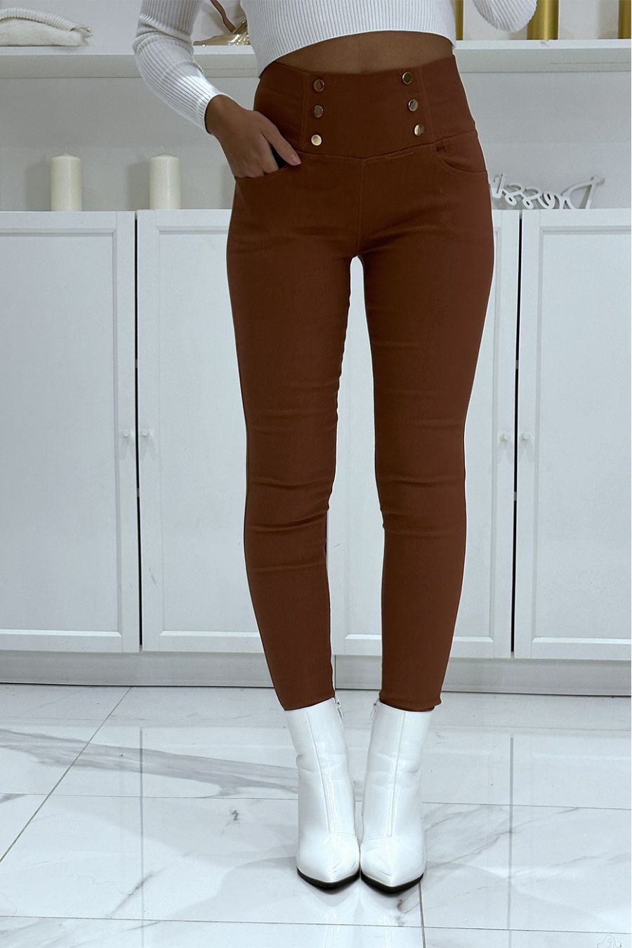 Stretch cognac slim pants with high waist and gold buttons and pockets - 1