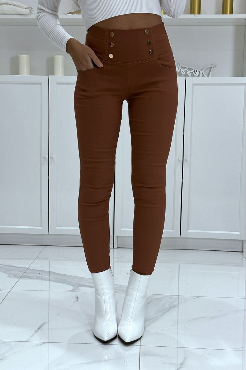 Pantalon slim cognac extensible à taille haute et boutons dorés et poches - 3