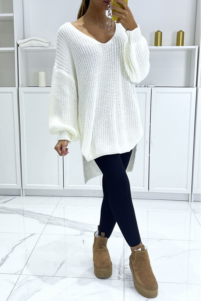 White asymmetrical knit sweater with v-neck and puff sleeves, ultra soft - 3