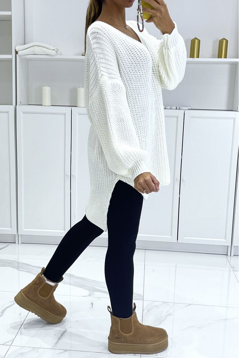 White asymmetrical knit sweater with v-neck and puff sleeves, ultra soft - 4