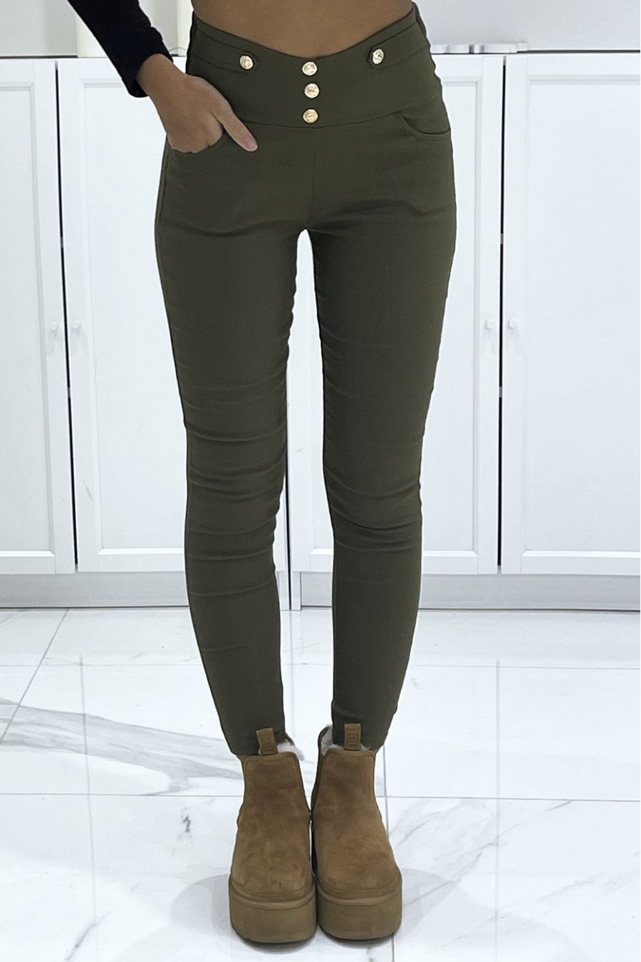 Stretch khaki slim pants with high waist and gold buttons