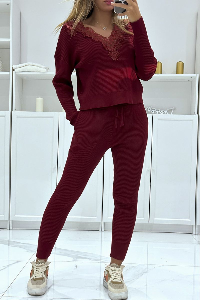 Ensemble haut et pantalon bordeaux en fine maille côtelé col plongeant à dentelle - 2