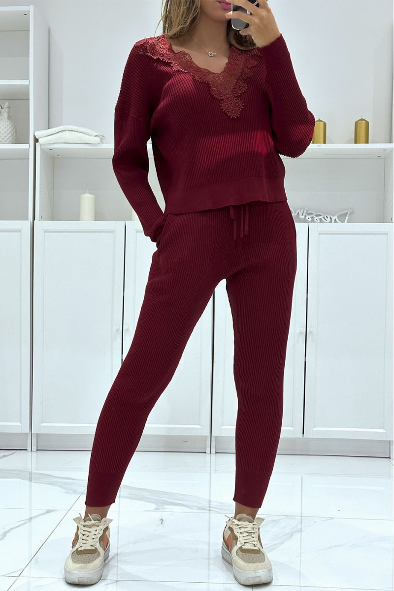 Ensemble haut et pantalon bordeaux en fine maille côtelé col plongeant à dentelle - 4