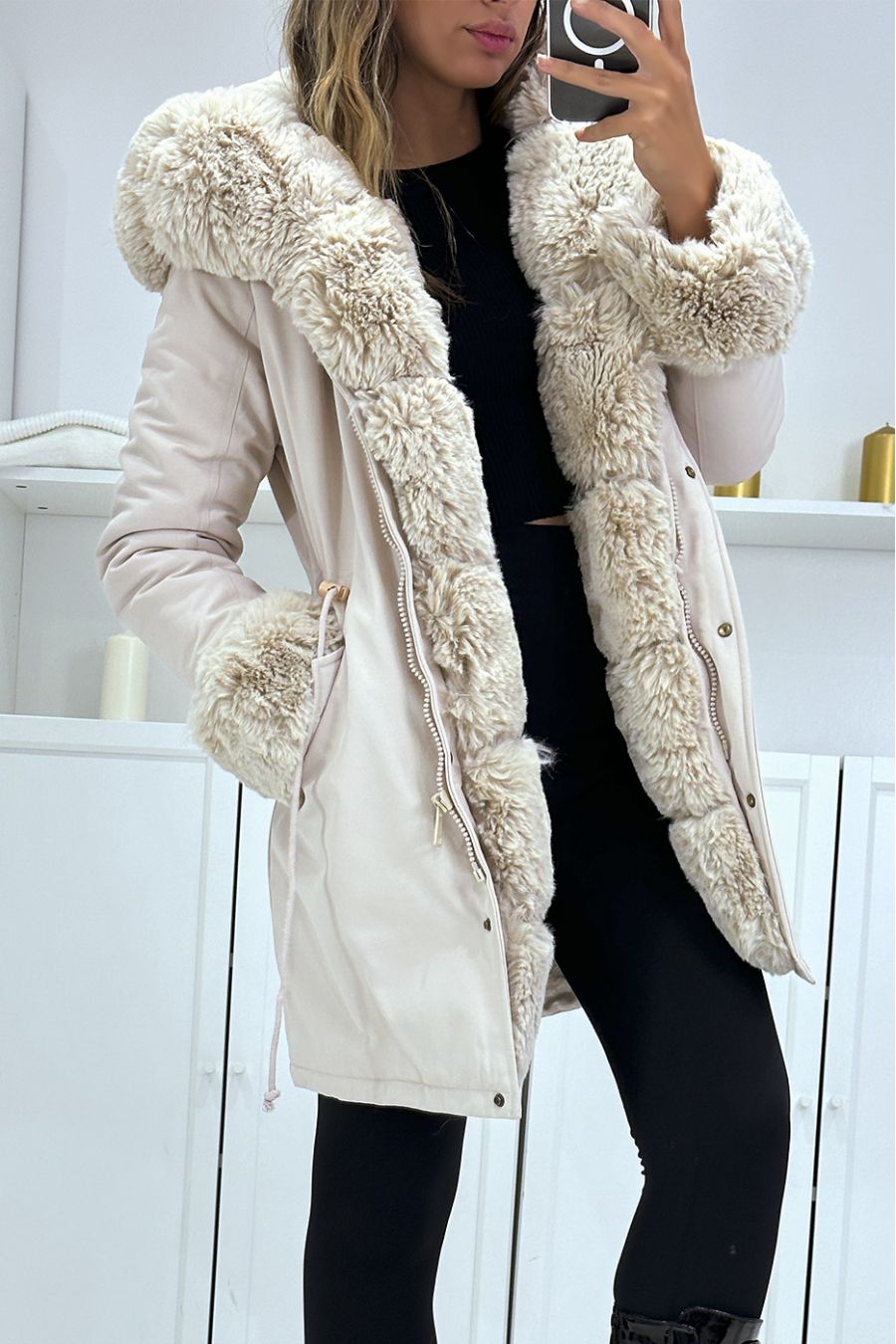 Grote maat: Beige parka met verstelbaar koord met grote capuchon en bont, Russische stijl - 2