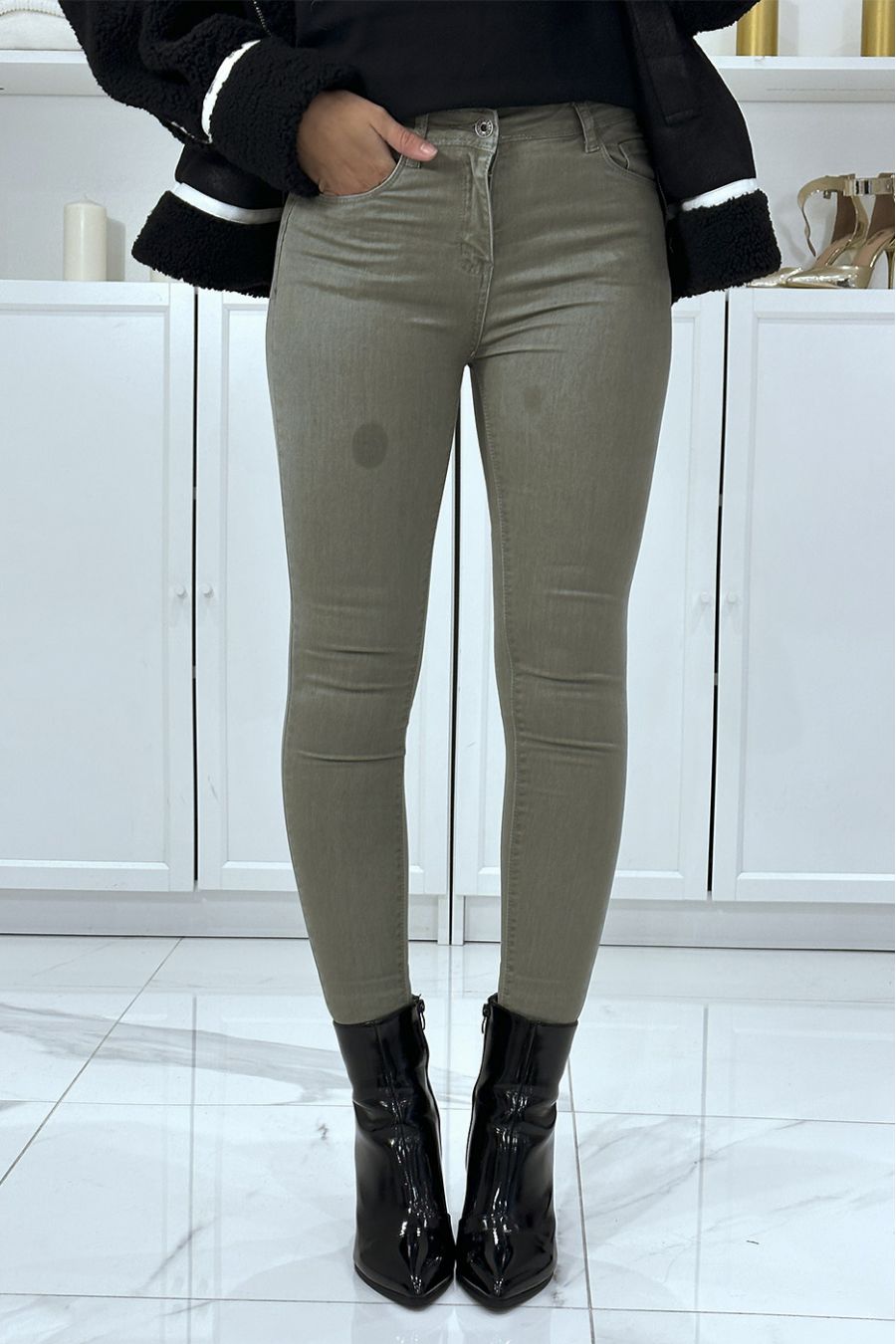 Stretch khaki slim jeans with pockets and zip closure - 2