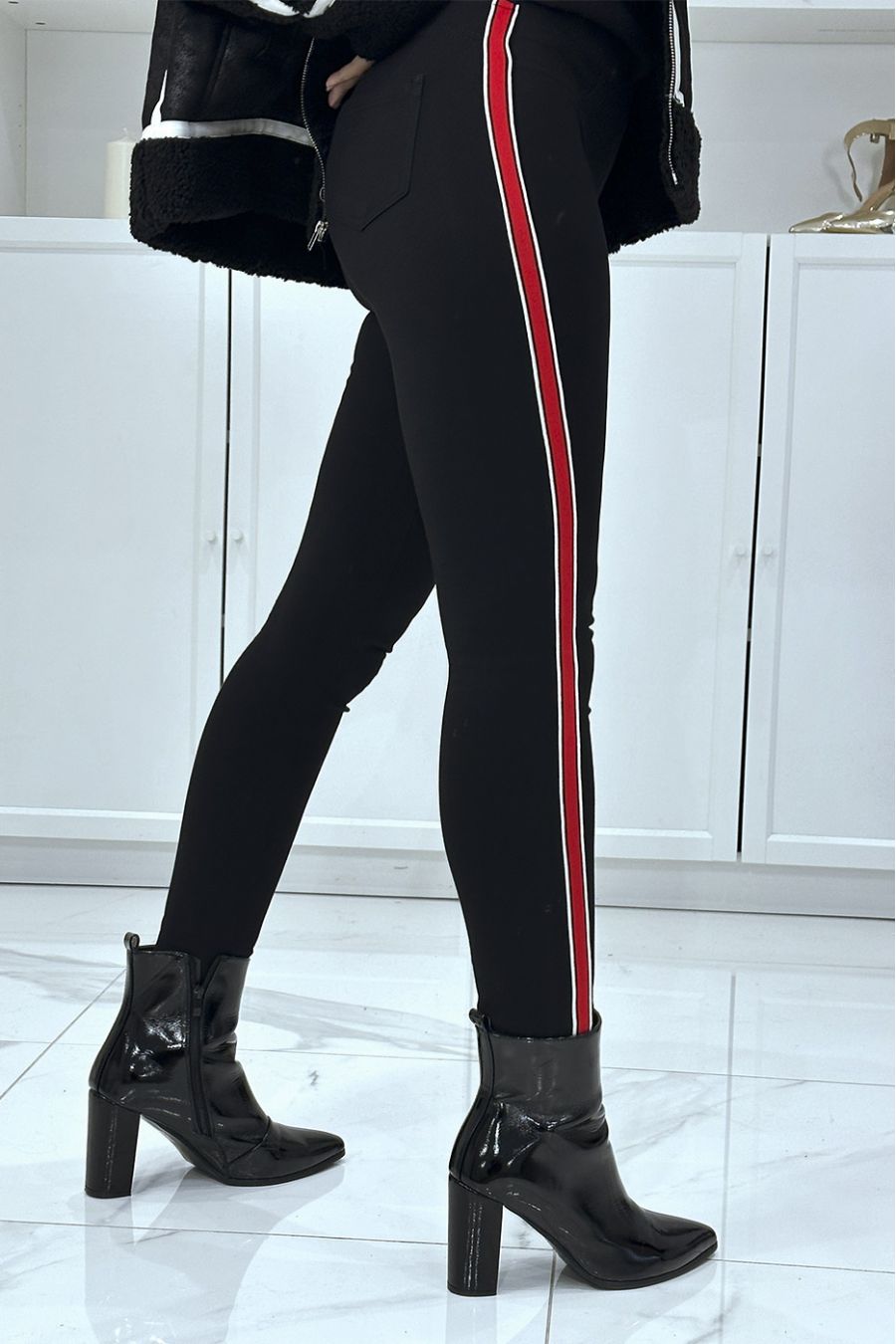 Black slim pants with fake pockets and stripes on the sides - 2