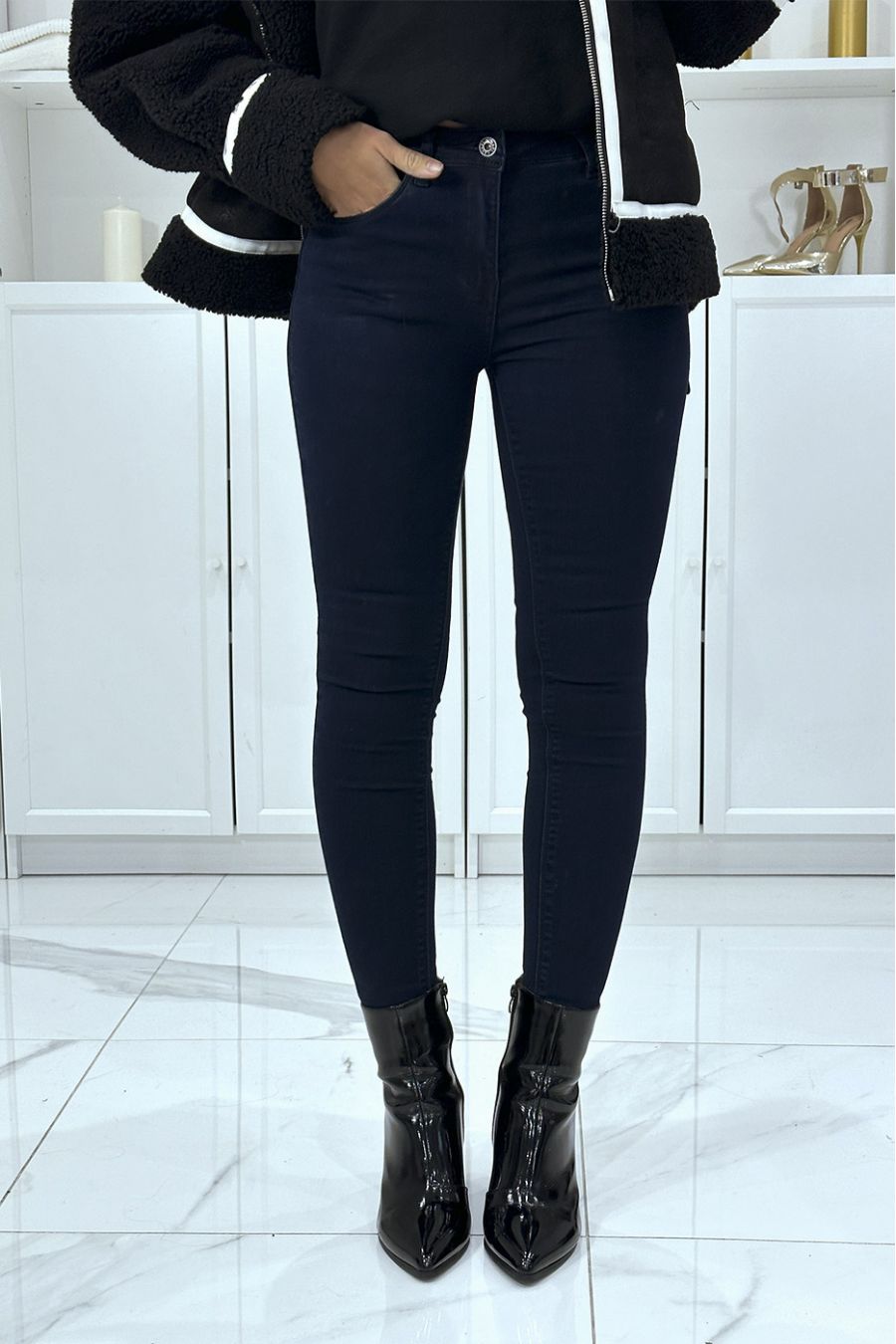 Slim stretch navy jeans with pockets and zip closure - 1